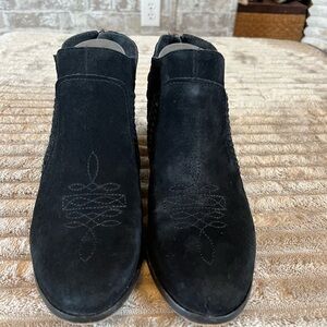 Elegant Black Suede Ankle Boots